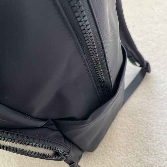 Lululemon Everywhere Backpack 22L - Picture 14 of 14